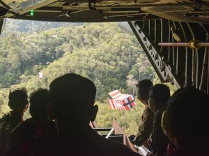 Video: Momen Pengiriman Bantuan Logistik untuk Korban Bencana Sumatera via Udara