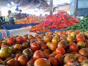 Tomat dan Emas Perhiasan Kerek Inflasi NTB November 2025