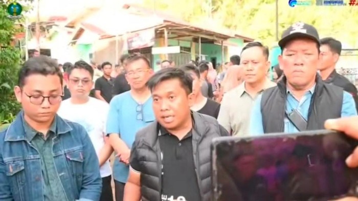 Wali Kota Sibolga Akhmad Syukri Nazry Penarik saat memberikan keterangan terkait bencana alam