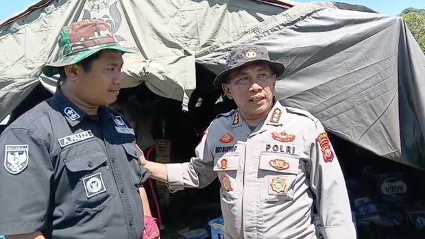 Wali Nagari Salareh Air Timur, A Fauzi, dan Direktur Binmas Polda Riau Kombes Eko Budhi Purwono.