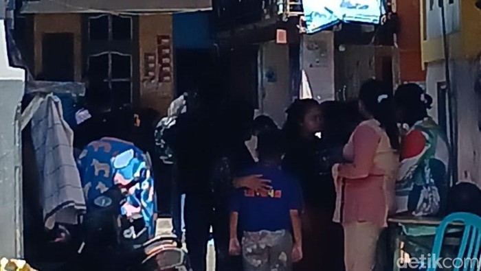 Warga digegerkan dengan pembunuhan kakak beradik di Makassar.