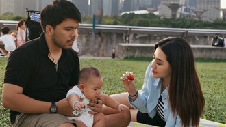 7 Foto Aaliyah Massaid Liburan di Singapura Sambil Momong Anak, Tetap Stylish