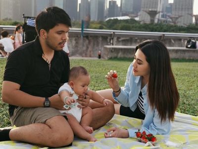 7 Foto Aaliyah Massaid Liburan di Singapura Sambil Momong Anak, Tetap Stylish