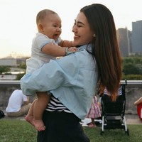 Walaupun masih kecil namun tampaknya baby Arash sudah ikut memiliki banyak penggemar. Lucu bgt si arasha MashaAllah, tulis salah satu komentar. Bayi artis paling lucu saat ini, komentar lain. Foto: Instagram/@aaliyah.massaid