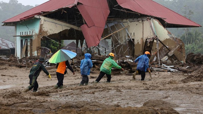 Bolehkah Salat dengan Pakaian Najis dan Kotor saat Terjadi Bencana?