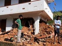 Longsor Terjang Kandy Usai Siklon Ditwah, Rumah Warga Luluh Lantak