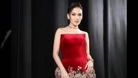 Ayu Ting Ting mengaku kegiatan akhir tahun yang suka dilakukan ialah mengadakan bazar di rumahnya. Iya kalau baju sudah numpuk pasti kita kalau akhir tahun pasti kalau ada waktunya kita sempatin buat bazar, ujarnya dilihat di YouTube Insertlive, Rabu (3/12/2025). (Foto: dok Instagram ayutingting92)
