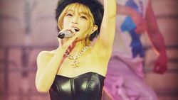 Potret Ayumi Hamasaki Konser di Depan Ribuan Kursi Kosong Imbas Jepang-China Memanas