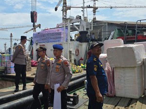 Bantuan Logistik Polda Riau Merapat ke Aceh Melalui Jalur Laut
