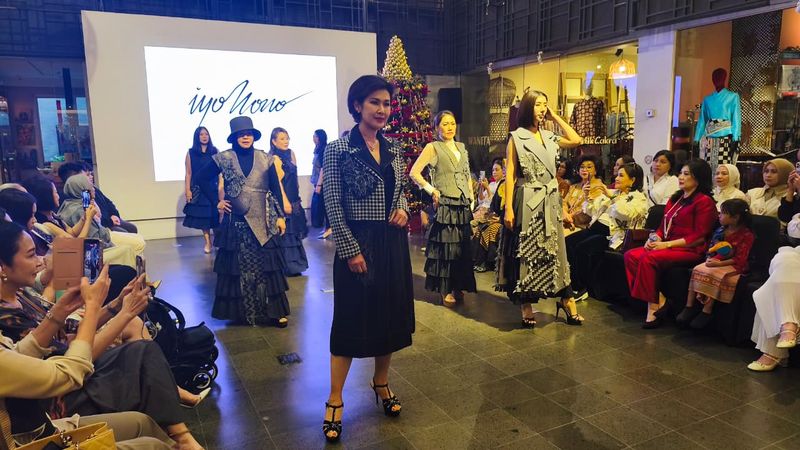 Charity fashion show Charity fashion show.