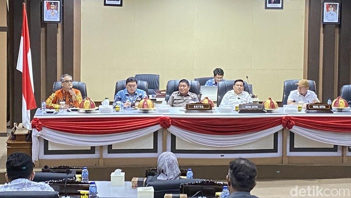Rapat Koordinasi Pencegahan Korupsi dalam Pelaksanaan Tugas dan Fungsi DPRD di Ruang Rapat Paripurna, Selasa (2/12). Rapat itu dihadiri sejumlah anggota DPRD dan perwakilan Pemkot Parepare.