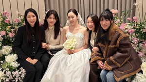 Pernikahan digelar tertutup untuk kerabat terdekat dan keluarga kedua mempelai. (Foto: dok. Instagram @euna3579)