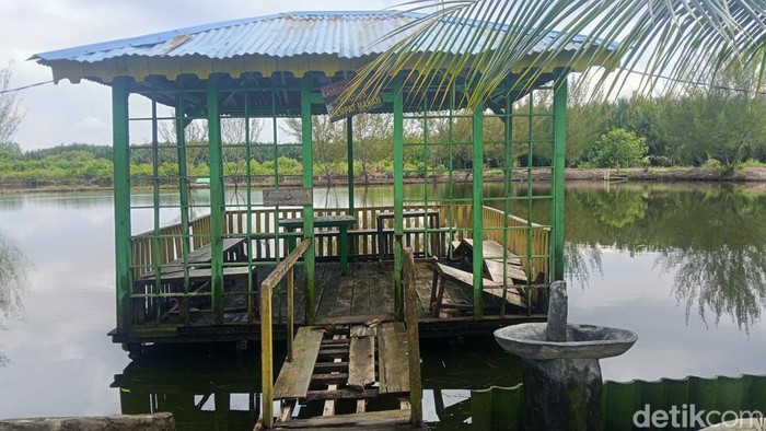 Porak Poranda Wisata Danau Siombak Diterjang Banjir Sumatera