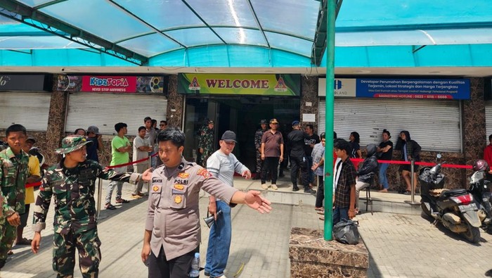Foto: Suasana salah satu Supermarket di Kota Sibolga dijaga oleh petugas gabungan (dok. Polres Sibolga)