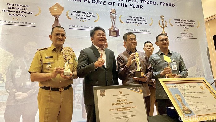 Gubernur Sumsel Herman Deru dalam rangka penghargaan TPID, TP2DD, TPAKD, dan People of the Year
