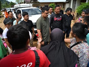 Ditinjau Gubsu Bobby, Warga di Tukka Minta Alat Berat Bersihkan Longsor