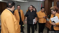 OSO juga memaklumi banyak kepala daerah di tiga provinsi terdampak yang kewalahan menghadapi penanganan pascabencana. Diketahui, sejumlah kepala daerah terdampak mengirim surat kepada Gubernur dan Mendagri, menyatakan kewalahan usai wilayahnya porak poranda.