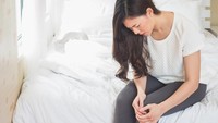 Pernah Dengar Bunyi 'Krek' di Lutut Saat Berdiri? Dokter Ungkap Penyebabnya