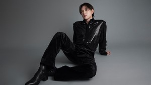 Di foto ini Siwan lagi mode idol banget nih! (Foto: dok. THEBLACKLABEL)