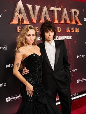 James Cameron hingga Billie Eilish Meriahkan Gala Premiere Avatar: Fire and Ash