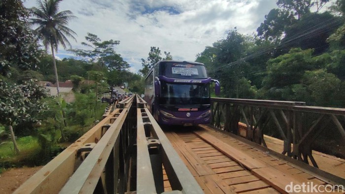 Jembatan Bailey Cikaleho di Jalur Nasional Ciamis-Cirebon resmi difungsikan.