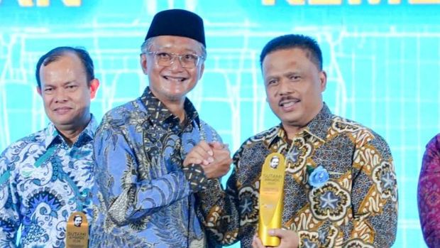 Kakorlantas Polri Irjen Agus Suryonugroho mendapatkan penghargaan Sutami Award 2025 yang diselenggarakan oleh Kementerian Pekerjaan Umum (PU). Kakorlantas Polri Irjen Agus Suryonugroho mendapatkan penghargaan Sutami Award 2025 yang diselenggarakan oleh Kementerian Pekerjaan Umum (PU).