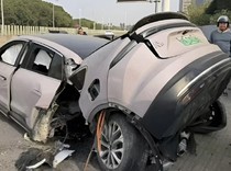 Kecelakaan Ngeri Mobil Listrik, Bagian Belakang sampai Terlepas