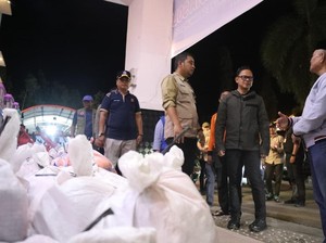 Wamendagri Tinjau Posko Bencana di Solok, Tekankan Komunikasi Efektif