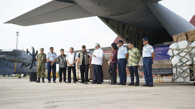 Kemenko Perekonomian salurkan bantuan tanggap darurat untuk bencana di Pulau Sumatera. (Dok. ekon.go.id)
