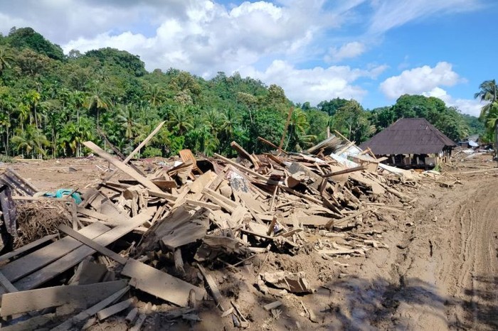 Kondisi banjir bandang melanda Salareh Aia, Kecamatan Palembayan, Kabupaten Agam. ANTARA/Yusrizal.
