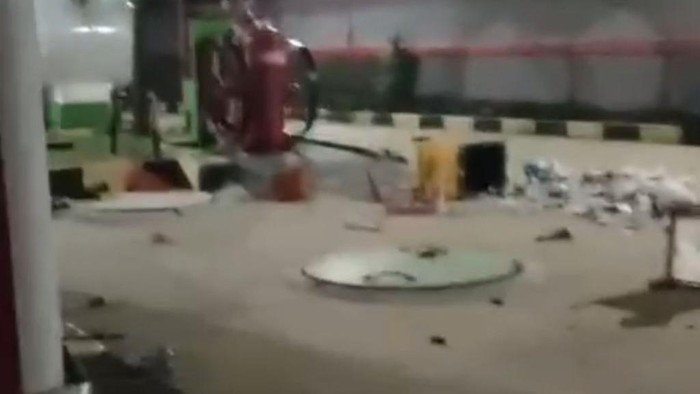 Kondisi SPBU di Langsa akibat kericuhan. (dok. Screenshot video)