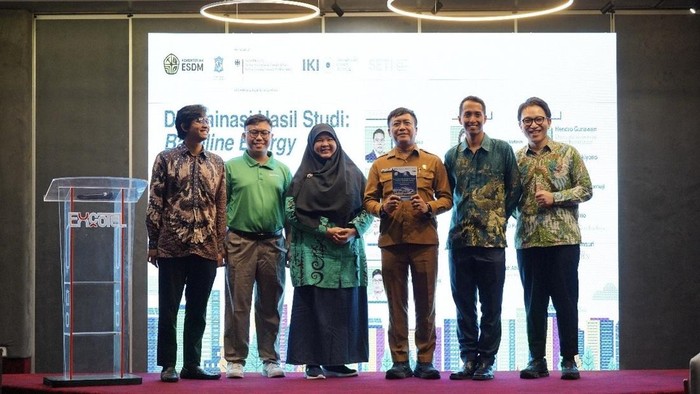 Konsorsium SETI dan Pemkot Surabaya saat membahas konsumsi energi.