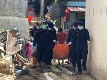 Personel Brimob Temukan Jenazah Orang Tua saat Evakuasi Korban di Sibolga