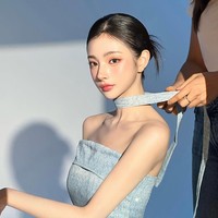 Kwon Eunji punya fitur wajah yang memenuhi standar kecantikan Korea Selatan. Mulai dari kulit pucat dan mulus, hidung mancung, dagu runcing, hingga wajah kecil. Foto: dok. Instagram @3eunji__