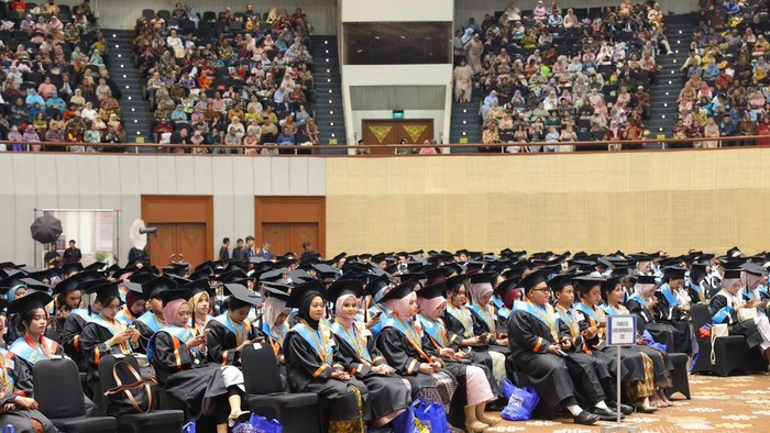 Universitas Pancasila merayakan Dies Natalis ke-59 sekaligus mewisuda 1.465 lulusan dari berbagai jenjang pendidikan di JICC, Jakarta.