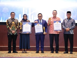 MenPAN-RB Terima Penghargaan Life Time Achievement di KORPRI Award 2025