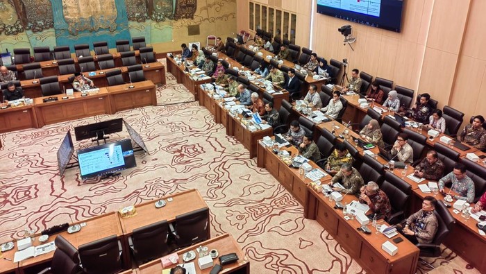 Menteri Investasi di DPR