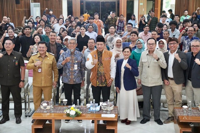 Menteri Koperasi (Menkop), Ferry Juliantono, menyambut baik pendirian Sekolah Digital Koperasi yang diinisiasi oleh Universitas Kristen Satya Wacana (UKSW). I