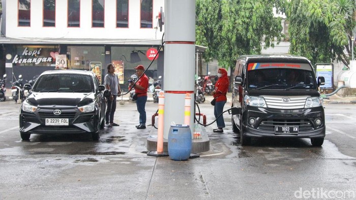 Mulai Desember, Tarif BBM Non-Subsidi Naik di Seluruh Indonesia Harga bahan bakar minyak (BBM) non-subsidi resmi mengalami penyesuaian mulai 1 Desember 2025. PT Pertamina (Persero) memperbarui tarif sejumlah jenis BBM non-subsidi yang berlaku di seluruh Indonesia, menyusul evaluasi rutin berdasarkan perkembangan kondisi ekonomi dan harga energi global.