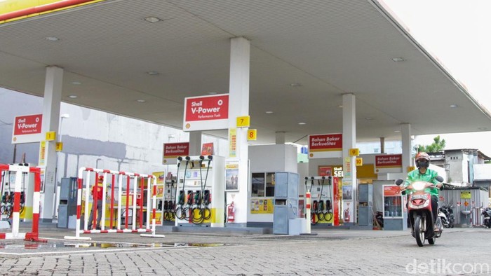 Mulai Desember, Tarif BBM Non-Subsidi Naik di Seluruh Indonesia Harga bahan bakar minyak (BBM) non-subsidi resmi mengalami penyesuaian mulai 1 Desember 2025. PT Pertamina (Persero) memperbarui tarif sejumlah jenis BBM non-subsidi yang berlaku di seluruh Indonesia, menyusul evaluasi rutin berdasarkan perkembangan kondisi ekonomi dan harga energi global.