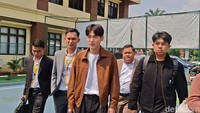 Jule kembali tidak hadir. Jadi tidak akan ada mediasi dan sidang lanjut ke pembuktian. Foto: Febryantino/detikcom