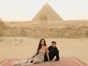 Pasangan Ini Sewa Piramida di Mesir Demi Wujudkan Dream Wedding