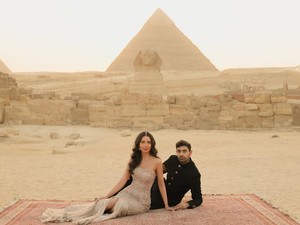 Pasangan Ini Sewa Piramida di Mesir Demi Wujudkan Dream Wedding