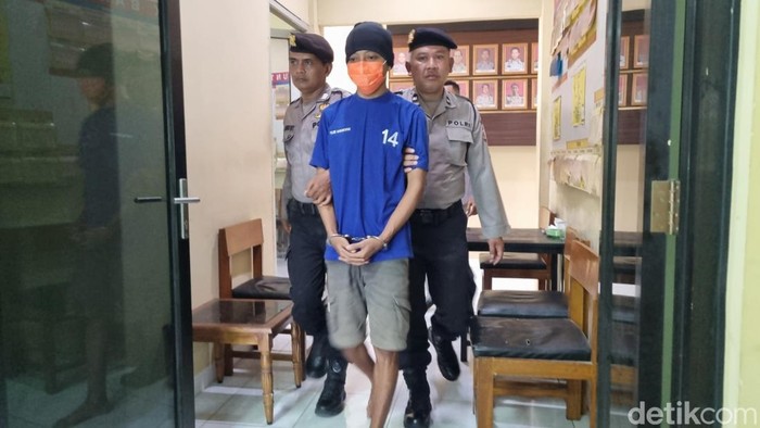 Pelaku curanmor saat dihadirkan di Polsek Banguntapan, Bantul, Selasa (2/12/2025).