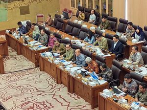 Rosan Lapor DPR Bakal Kejar Investasi Rp 13 Ribu T buat Genjot Ekonomi 8%