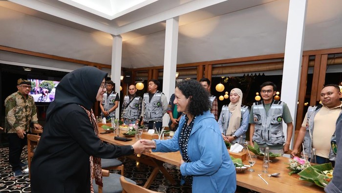 Bupati Banyuwangi Ipuk Fiestiandani menerima peserta field trip MGEI di Pendopo Sabha Swagata Blambangan.