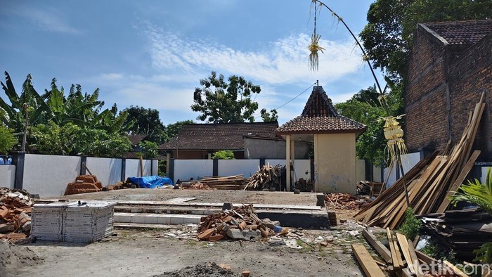 Penampakan Pendopo Petilasan Mangkubumi di Sragen yang ambruk, Selasa (2/12/2025).