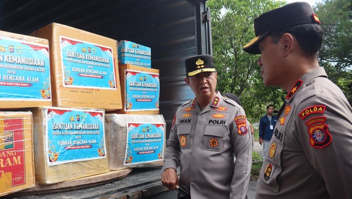 Pengiriman bantuan kemanusiaan dari Polda Kalteng untuk korban bencana di Sumatera.