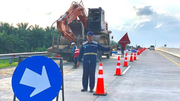 Perbaikan ruas Tol Tol Binjai-Langsa usai bencana banjir dan longsor di Sumatra Utara. (Dok. Hutama Karya)