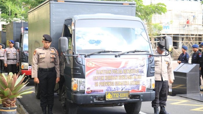 Polda Bengkulu memberangkatkan bantuan untuk bencana di 3 provinsi.